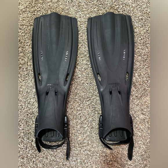 Oceanic Scuba Fins - Picture 1 of 2